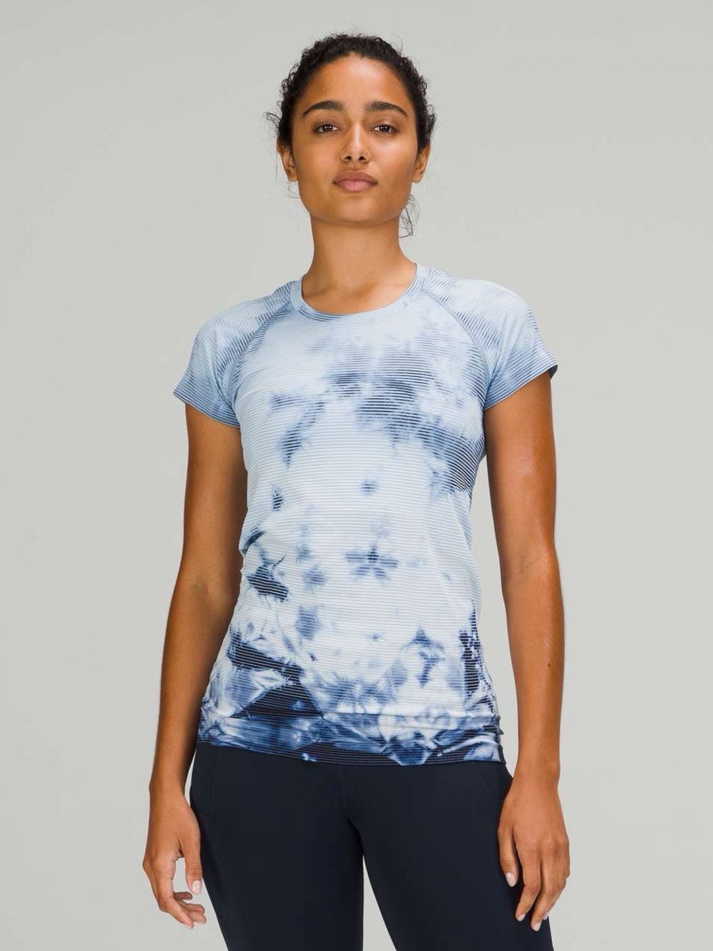 Lululemon Swiftly Tech 2.0 Short Sleeve Shirt in Shibori Tie Dye Size 2 XS Blue